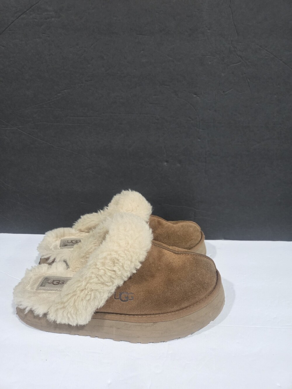 UGG Women's Chestnut Suede Shearling Slip-On Slippers Sz.9